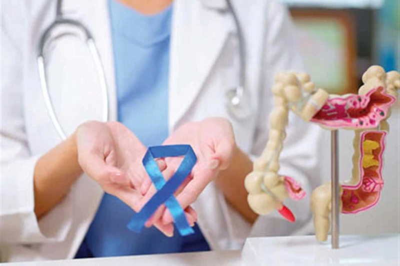 احذر.. اللحوم المدخنة قد تصيبك ب سرطان القولون يعد مرض سرطان القولون أحد أخطر أنواع أمراض السرطانات المخيفة التي قد تصيب الانسان، وتؤدي الى الوفاة