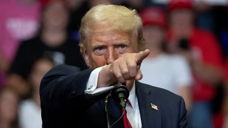 كشف كواليس مواجهة دونالد ترامب احتمالية اغتيال جديدة عقب تهديده خلال الإنترنتألقت الشرطة الأمريكية القبض على مواطن يبلغ من العمر 66 عاما، بتهمة إطلاق