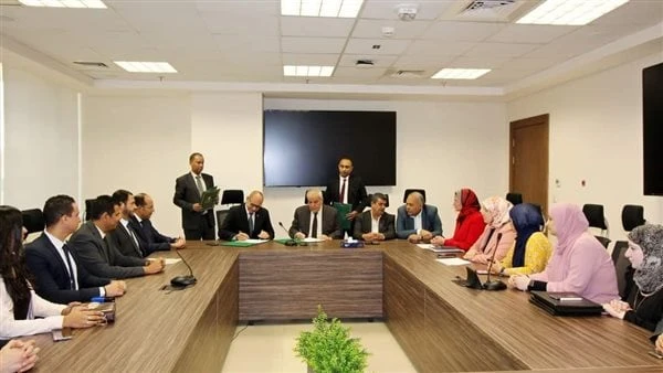 بتكلفة 1.7 مليار جنيه.. الكهرباء توقع عقد إنشاء محطة محولات بني سويف وقع المهندس صلاح عزت القائم بأعمال رئيس مجلس الإدارة والعضو المنتدب للشركة