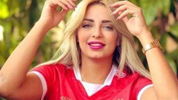 حافية القدمين.. مي حلمي تثير الجدل بفستان كب نشرت الإعلامية مي حلمي فيديو جديدا تستعرض من خلاله إطلالتها عبر حسابها الشخصي على موقع التواصل الاجتماعي