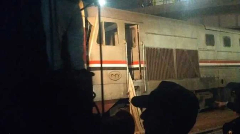 كانت رايحة الدرس.. قطار يدهس طالبة ثانوي في سوهاج لقيت طالبة في الصف الأول الثانوي مصرعها تحت عجلات قطار روسي أثناء عبورها مزلقان غير مخصص للمشاة في