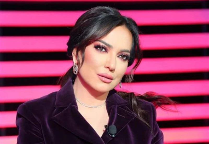 أكبر من أغنية.. أمل عرفة ورضوان نصري بمشروع فني للسوريين افاق عربية - شوقت الفنانة أمل عرفة الجمهور بمقطع من أغنية جديدة تسجلها في الاستديو بصوتها، ويظهر فيه الموسيقار رضوان نصري، 