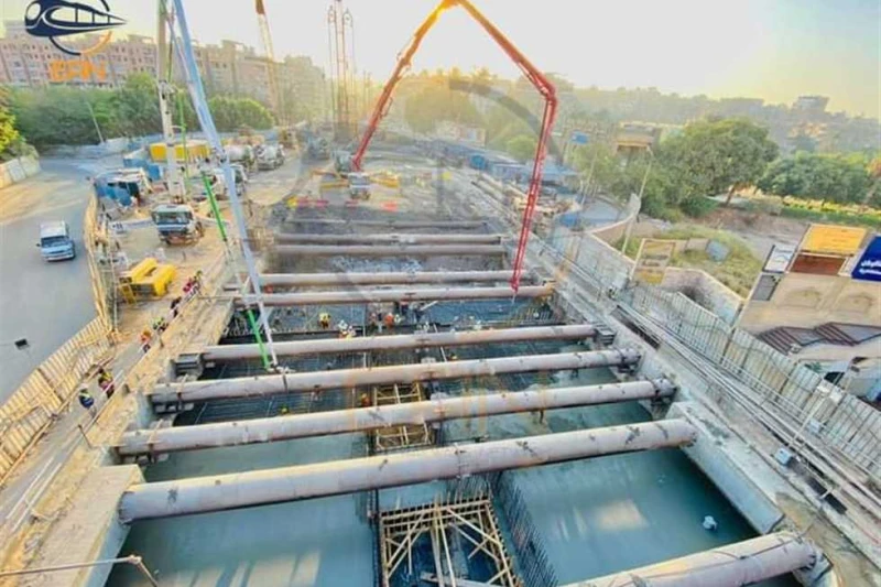 تنفيذ أول صب لسقف محطة مترو أنفاق المساحة ضمن محطات الخط الرابع (صور) نشرت شبكة القطارات المصرية عبر صفحتها على موقع التواصل الاجتماعي فيسبوك صورا