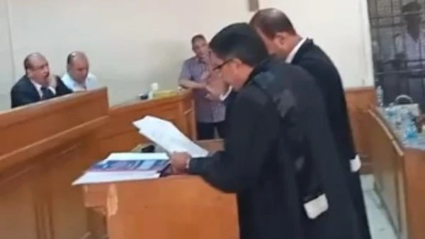 دفاع سفاح التجمع للمحكمة: نطالب بتفريغ فيديوهات المتهم مع الضحية رحمة واستدعاء طليقته لبنى طالب محامي المتهم كريم سليم، المعروف إعلاميا ب سفاح