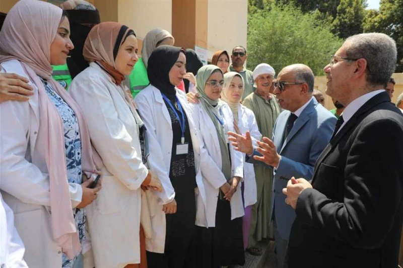 محافظ المنيا يطلق شارة بدء فعاليات النسخة الثانية من 100 يوم صحة أعطى اللواء عماد كدوانى محافظ المنيا إشارة بدء النسخة الثانية من حملة 100 يوم صحة ضمن المبادرة الرئاسية 100 مليون ص