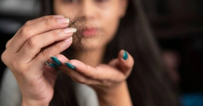 تفسير حلم تساقط الشعر عند لمسه لابن سيرين منوعات الاسبوع منوعات الاسبوع، تفسير حلم تساقط الشعر عند لمسه لابن سيرين،حلم تساقط الشعر الأحلام المتعلقة