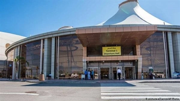 ضبط أقراص مخدرة مع راكبة في مطار شرم الشيختمكن رجال الجمارك بمطار شرم الشيخ الدولي، الإدارة الرابعة برئاسة حسن حمدي، من ضبط محاولة تهريب عدد من الأقراص المخدرة، بالمخالفة لقانون مك