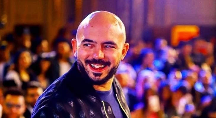 محمود العسيلي يمازح جمهوره: لما تشفط بطنك وبرضو مفيش فايدة تعرف على التالي محمود العسيلي يمازح جمهوره: لما تشفط بطنك وبرضو مفيش فايدة، شارك المطرب