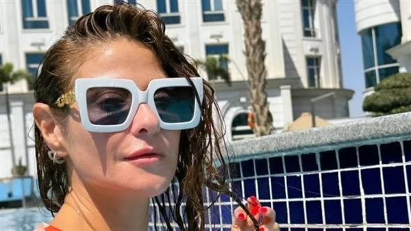 بالمايوه .. شاهد هيدي كرم في حمام السباحةخطفت الفنانة هيدي كرم انظار جمهورها ومتابعيها بأحدث إطلالة من عطلتها الصيفية، عبر حسابها الشخصي بموقع تبادل الصور والفيديوهات إنستجرام.وظهر