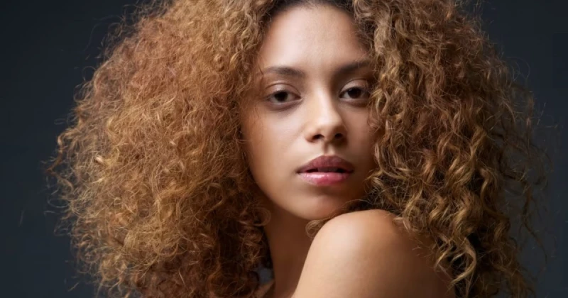 الشعر المجعد يتطلب عناية خاصة...إليكم بعض الوصفات الطبيعية تعرف على التالي الشعر المجعد يتطلب عناية خاصة...إليكم بعض الوصفات الطبيعية، الشعر المجعد