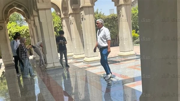 وصول جثمان شقيقة الرئيس الراحل محمد أنور السادات لمسجد غرب الجولف بالتجمعفيديو وصوروصل جثمان الكاتبة الصحفية سكينة السادات، شقيقة الرئيس الراحل محمد