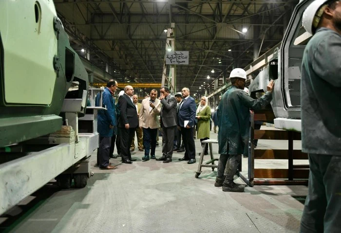 وزير الإنتاج الحربي يتفقد مصنع 200 الحربي لإنتاج وإصلاح الدبابات والمدرعات أجرى المهندس محمد صلاح الدين مصطفى وزير الدولة للإنتاج الحربي جولة تفقدية