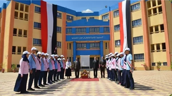 بدء اختبارات القبول ب مدارس المتفوقين في العلوم والتكنولوجيا .. السبت قررت وزارة التربية والتعليم واللتعليم الفني اجراء اختبارات القبول للطلاب المتقدمين للالتحاق ب مدارس المتفوقين