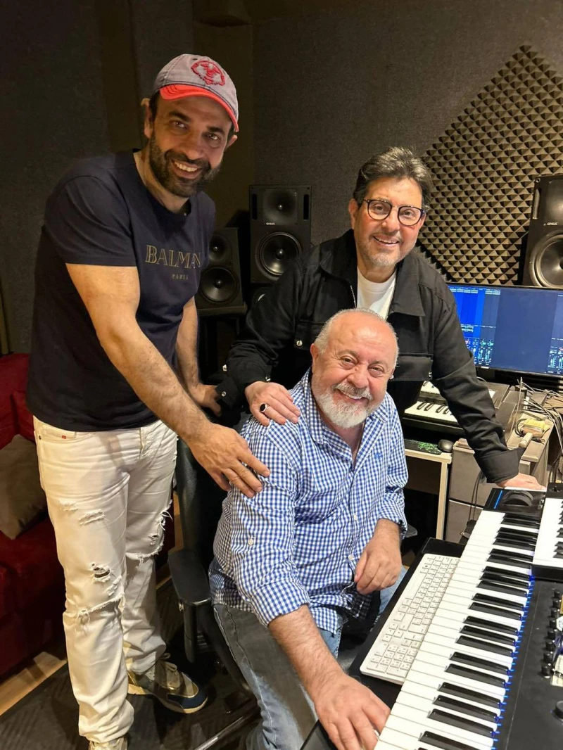 هاني شاكر: أعيش للغناء وأتفادى المشكلات افاق عربية - يعود الفنان المصري هاني شاكر للغناء باللهجة الخليجية في ألبومه الجديد الذي سيحمل عنوان يا ويل حالي، المقرر إطلاق أغنياته خلال ا