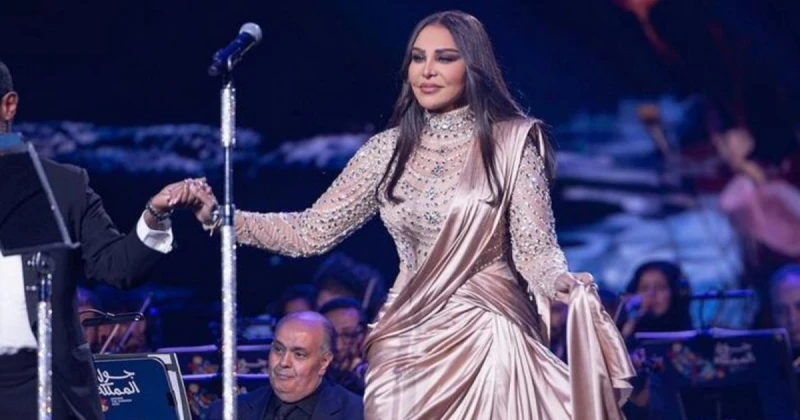 الفن و المشاهير: معجب يحقق حلمه ويلتقط صورة مع أحلام.. وتواضعها سيد الموقف - بالفيديو شاهد المقال التالي من صحافة لبنان عن معجب يحقق حلمه ويلتقط صورة