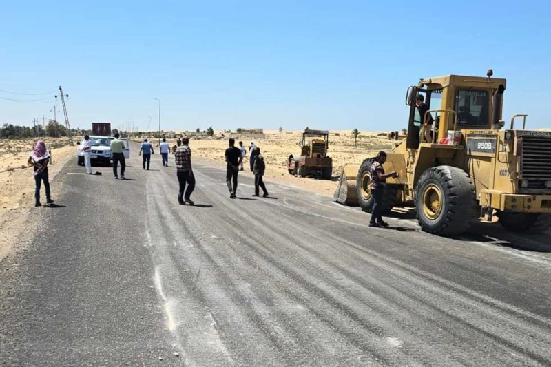 بدء العمل في رفع كفاءة الطريق الدولي ب شمال سيناء بدأت مديرية الطرق والنقل في شمال سيناء اليوم الاثنين، في رفع كفاءة الطريق الدولي بمنطقة المزار،