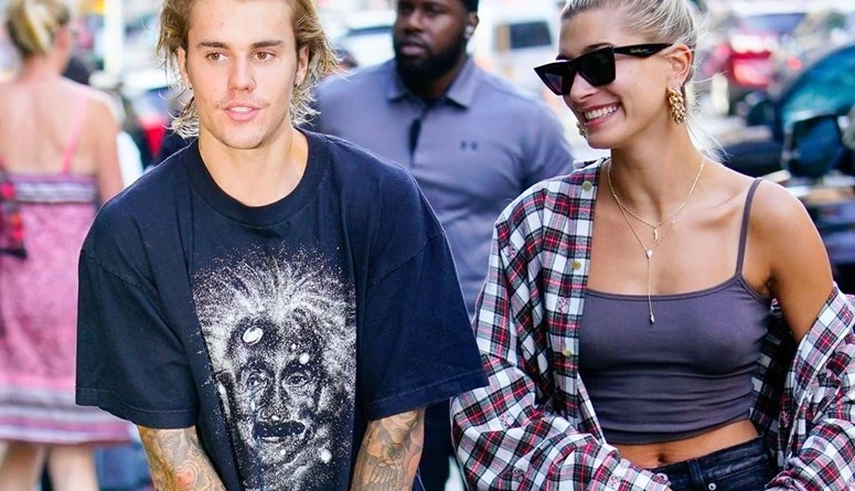 الصورة الأولى لمولود جاستن وهايلي بيبرأعلن نجم البوب الكندي جاستن بيبر الجمعة، ولادة جاك بلوز، نجله من عارضة الأزياء الأميركية هايلي بيبر، في منشور