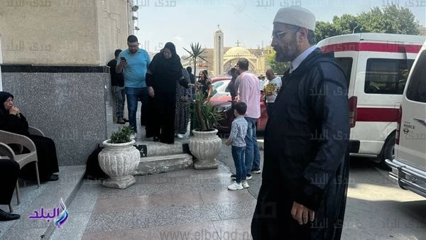 وصول جثمان والدة الداعية مصطفى حسني لمسجد الصديق بمساكن شيراتون لتشييع الجنازةفيديو وصوروصل جثمان الراحلة والدة الداعية الإسلامي مصطفى حسني، قبل قليل