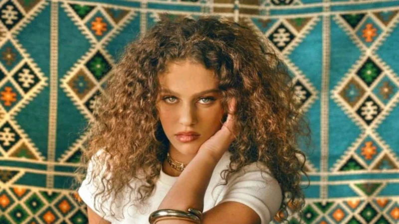 إليانا تشارك في ألبوم الجديد افاق عربية - صدرت أغنية للفريق العالمي ، والتي تشارك من خلالها النجمة الفلسطينية التشيلية إليانا فريق إلى جانب كل من