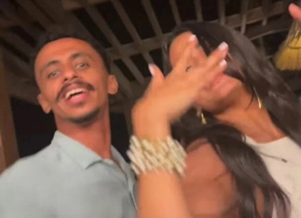 بعد جدل ارتباطهما.. وصلة رقص جديدة بين كزبرة وأسماء جلال (فيديو) تعرف على التالي بعد جدل ارتباطهما.. وصلة رقص جديدة بين كزبرة وأسماء جلال (فيديو)،