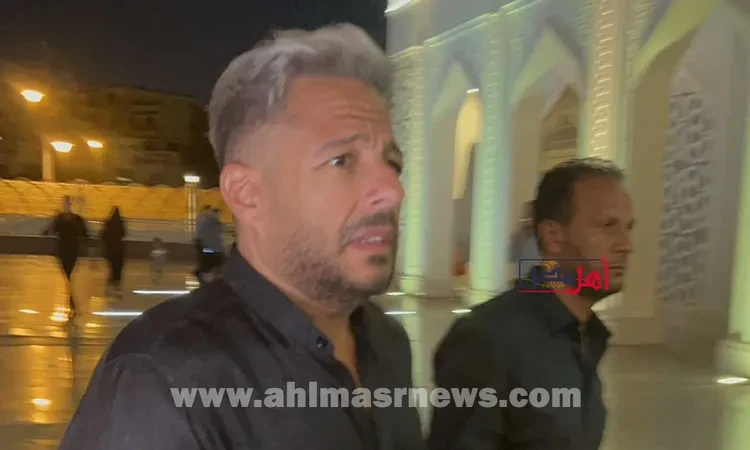 محمد حماقي يؤدي العزاء في والد أحمد صلاح حسني تعرف على التالي محمد حماقي يؤدي العزاء في والد أحمد صلاح حسني، حرص الفنان محمد حماقي مساء اليوم الأحد