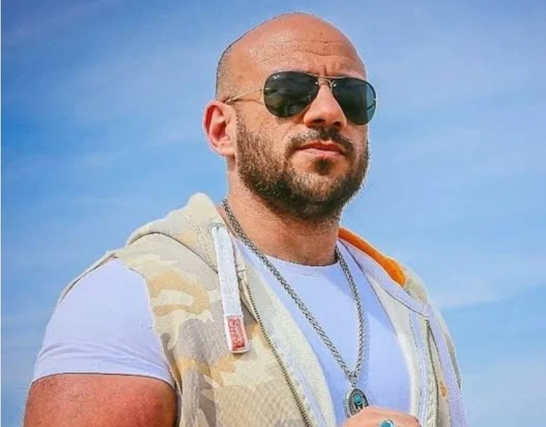 أحمد مكي يقدم عملا جديدا بدل الكبير آوي : زهقنا منهضجت مواقع التواصل الاجتماعي بأنباء تقديم الفنان أحمد مكي لمسلسل اجتماعي شعبي جديد يعرض بالموسم