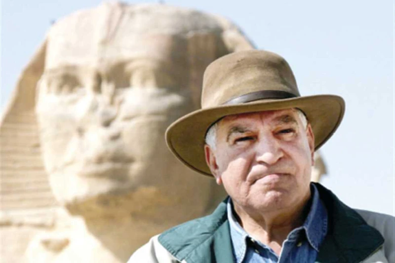 حواس: اليونيسكو فرضت قوانين تمنع استرداد الآثار المسروقة قبل عام 1972 قال الدكتور زاهي حواس، عالم الآثار، إن الوثيقة الخاصة بالمطالبة باسترداد حجر رشيد والقبة السماوية، لازالت موجو