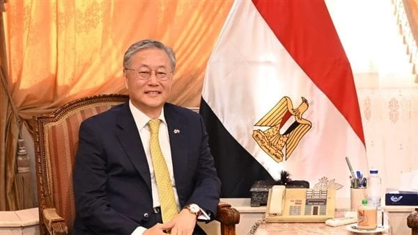 مصر وكوريا تبحثان سبل تعزيز التعاون بمجال تطوير المشروعاتقال سفير كوريا الجنوبية في مصر كيم يونج هيون إن مصر تعمل بنشاط على تطوير البنية التحتية