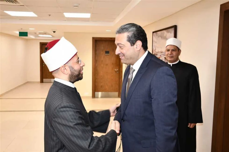 وزير الأوقاف يبحث مع محافظ دمياط التعاون في الدعوة وعمارة المساجد بالمحافظة استقبل الدكتور أسامة الأزهري ،وزير الأوقاف، اليوم الثلاثاء، الدكتور أيمن