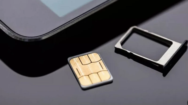 موظفة تسرق هاتف مديرها.. وتجري مكالمات ب1.6 مليون جنيه تخيل أنك تتلقى فجأة فاتورة هاتف لم تستخدمه منذ سنوات، لتكتشف أنه سرق وأن شخصا آخر استخدمه