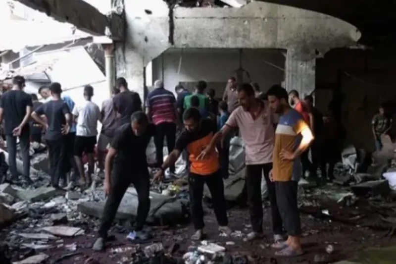 مستشفيات غزة: استشهاد العديد من جرحى مجزرة مدرسة التابعين لنقص الأدويةأعلن المستشفى الأهلي العربي في غزة استشهاد عدد كبير من جرحى مدرسة التابعين جراء