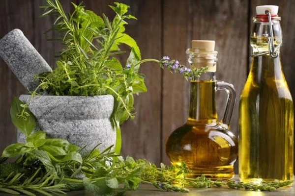 زيوت طبيعية للعناية بالبشرة ومقاومة التجاعيدتعتبر الزيوت الطبيعية من أفضل الحلول للحفاظ على صحة البشرة وتقليل ظهور التجاعيد. إليك وصفة تجمع بين بعض