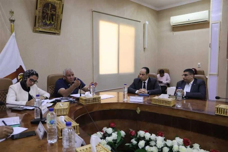 محافظ الوادي الجديد يوجه بتكثيف حملات الكشف عن سرقات التيار الكهربائي وجه اللواء محمد الزملوط محافظ الوادي الجديد اليوم الاثنين، بتكثيف حملات الكشف