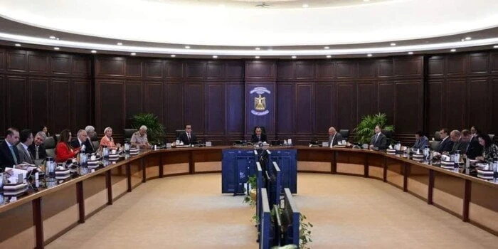 برئاسة مدبولي.. بدء اجتماع الحكومة أفاق عربيةي في العلمين الجديدة اجتماع الحكومة أفاق عربيةيترأس الدكتور مصطفى مدبولي، رئيس مجلس الوزراء، منذ قليل،