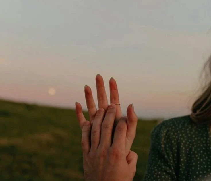 رواية نيران الحب الخالد كاملة جميع الفصول بقلم داليا احمد لا يحمل الحقد من تعلو به الرتب ولا ينال العلا من طبعه الغضب لئن يعيبوا سوادي فهو لي نسب يوم النزال إذا ما فاتني النسب إن ا