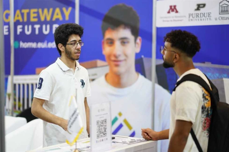 إقبال كبير على جناح جامعة مصر للمعلوماتية بمعرض شاركت جامعة مصر للمعلوماتية، في فعاليات النسخة ال 15 للملتقى والمعرض الدولي للتعليم العالي والتدريب ، والذي يقام في دورته الحالية خل