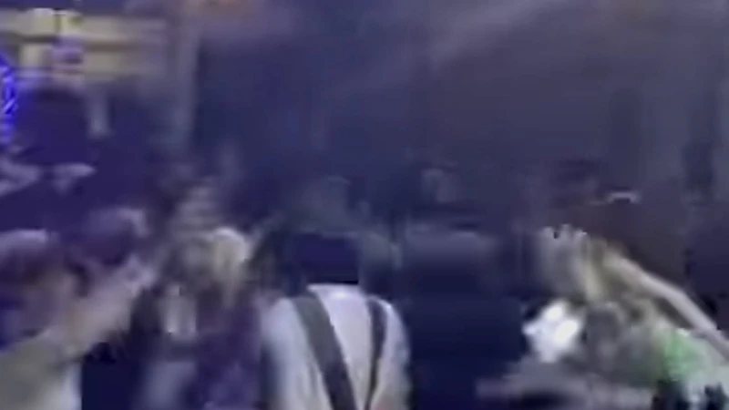 مشاجرة بالأيدي في حفل تخرج بإحدى الجامعات المصرية .. فيديو اخر خبر شاهد المقال التالي من صحافة السعودية عن مشاجرة بالأيدي في حفل تخرج بإحدى الجامعات