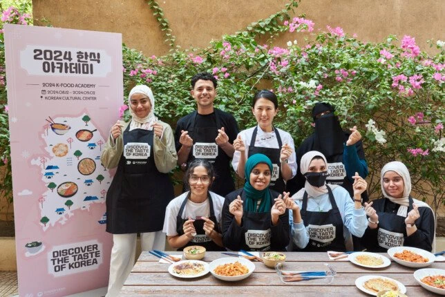 المركز الثقافي الكوري يطلق دورة ل استكشاف الأطعمة الإقليمية الكوريةأطلق المركز الثقافي الكوري، دورة أكاديمية الطعام الكوري، والتي تستهدف على مدار 3
