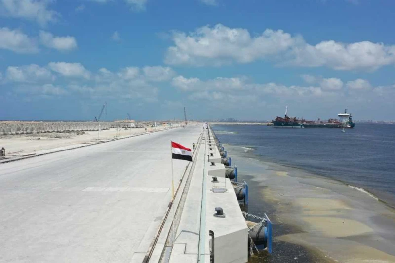 وزارة النقل تنشر لقطات لمشروع محطة الحاويات على رصيف 100 بميناء الدخيلة (صور) نشرت وزارة النقل عدة لقطات لأعمال تنفيذ مشروع محطة الحاويات على رصيف