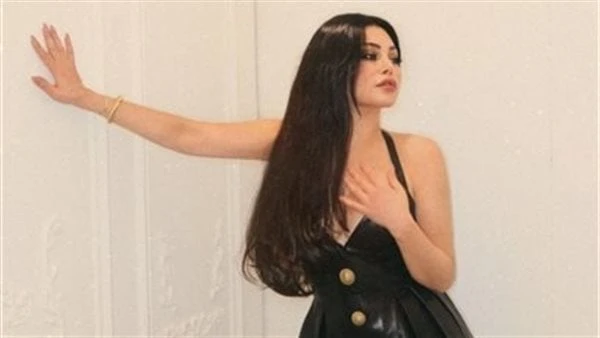 بالملايين.. أسعار إطلالات الفنانات في الأجازة الصيفية تثير الجدل تألقت الكثير من النجمات خلال الاجازة الصيفية، وأثارت أسعار إطلالات الفنانات جدلا