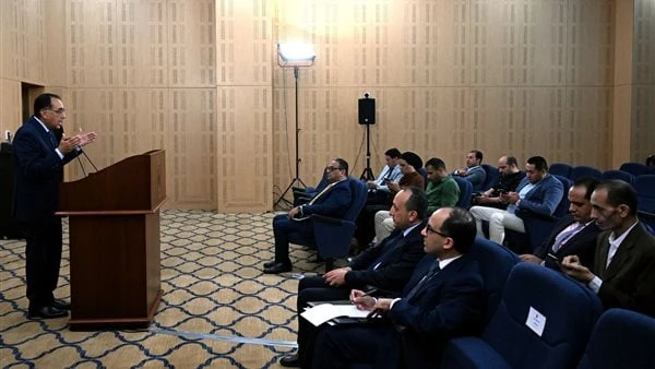 رئيس الوزراء للمواطنين : الأوضاع مستقرةقال الدكتور مصطفى مدبولي رئيس الوزراء اود التحدث عن تحسين مناخ الاستثمار، وأن تكون لدينا رؤية واضحة للمسار الاقتصادي للدولة، وهو ما يتم العمل