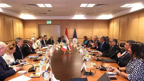 وزير السياحة والآثار يدعو رجال الأعمال الإيطاليين للاستثمار في العلمين الجديدةاستقبل اليوم شريف فتحي وزير السياحة والآثار، بمقر الوزارة بالعاصمة