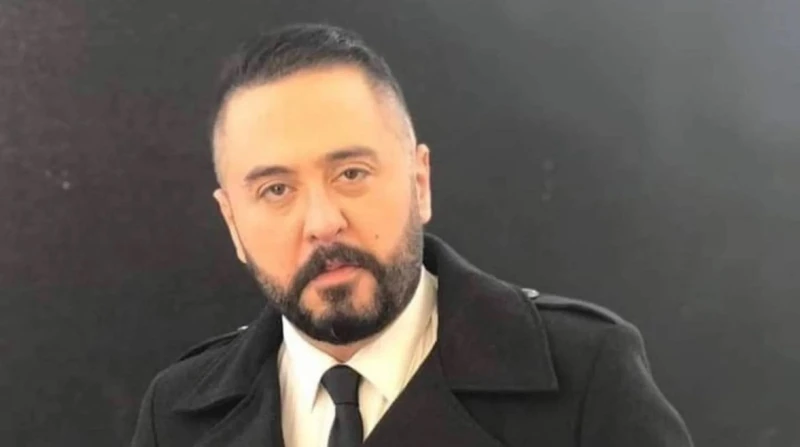 حندوقة في دار الأوبرا.. فنان غاضب من جزارة كسرت التقليد عبر الفنان عمرو عبد العزيز، عن استيائه من السماح لسيدة وصف ملابسها بالغريبة، بالدخول إلى