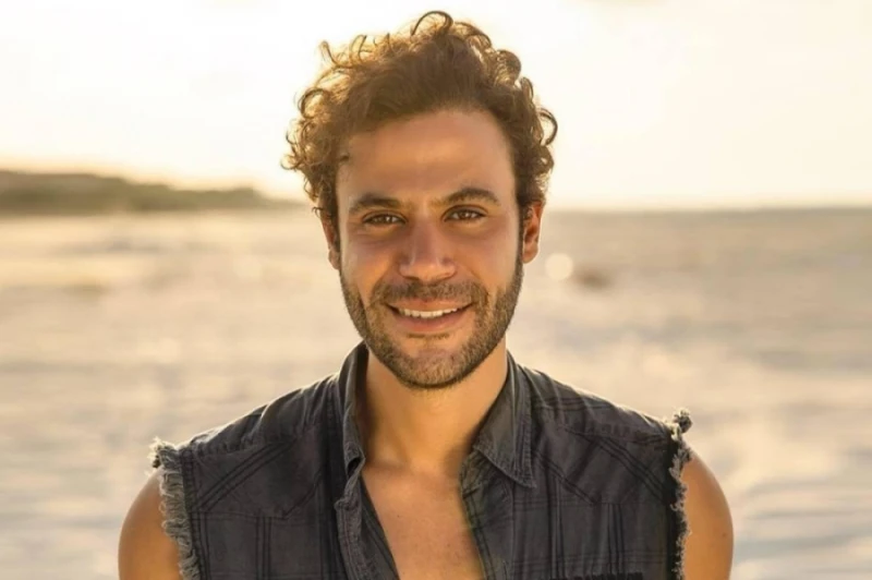 شبح الغياب يطارد محمد إمام! افاق عربية - رغم إعلان الفنان محمد عادل إمام خوضه السباق الرمضاني المقبل بمسلسل حمزة الذي ينتمي الى الدراما الصعيدية حيث