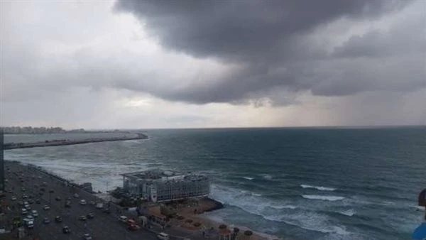 الأرصاد تحذر: أمطار رعدية وعواصف ترابية تضرب هذه المناطق غدا أعلنت هيئة الأرصاد الجوية، أن الطقس غدا، الاثنين، سوف يشهد فرص أمطار خفيفة إلى متوسطة قد