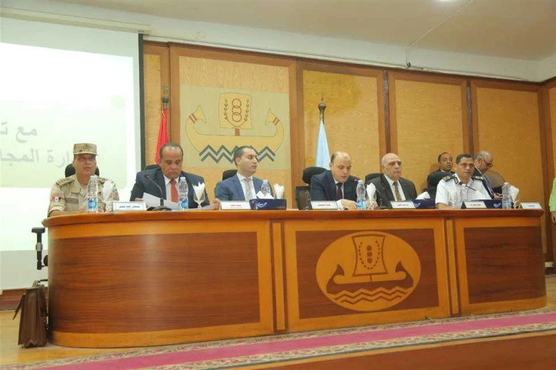 بعد إزالة المعوقات.. محافظ كفر الشيخ يتابع طلبات التصالح في مخالفات البناء بمراكز المحافظة ناقش اللواء دكتور علاء عبدالمعطي محافظ كفرالشيخ اليوم