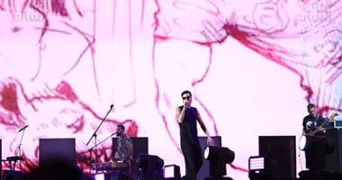 فن: ختام مبهر لحفل كايروكى فى مهرجان العلمين الجديدة بالألعاب النارية فن، ختام مبهر لحفل كايروكى فى مهرجان العلمين الجديدة بالألعاب النارية،اختتم فريق كايروكى، حفلهم فى مهرجان العل