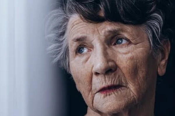 أسباب مرض الخرف الجبهي واستراتيجيات الوقاية المحتملة.مرض الخرف الجبهي يشكل تحديا صحيا، وفهم أسبابه وكيفية الوقاية منه يلعب دورا حيويا في الحفاظ على