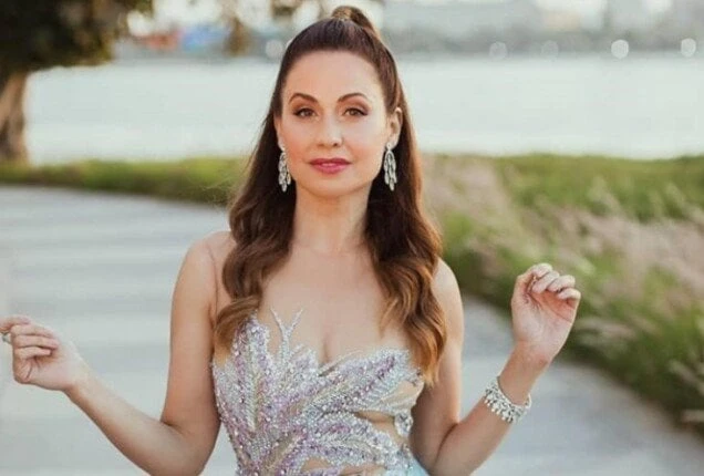 ريا أبي راشد بإطلالة متألقة في مهرجان فينيسيا السينمائيشاركت المذيعة اللبنانية ريا أبي راشد، جمهورها ومتابعيها بإطلالتها من حفل افتتاح مهرجان فينيسيا السينمائي الدولي في دورته ال 8