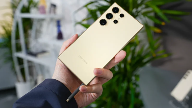 القوة الخارقة منافس الآيفون بشراسة في جيبك.. سعر ومواصفات 24 هاتف الذكاء الاصطناعي من سامسونج أكتشف قوة الجهاز الغني عن التعريفتأتي شركة سامسونج